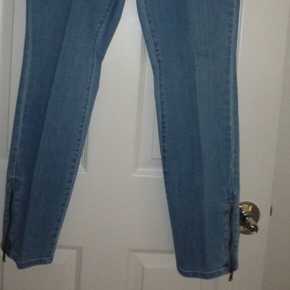 Women's Indigo denim jeans, with ankle zippers. - Picture 6 of 6